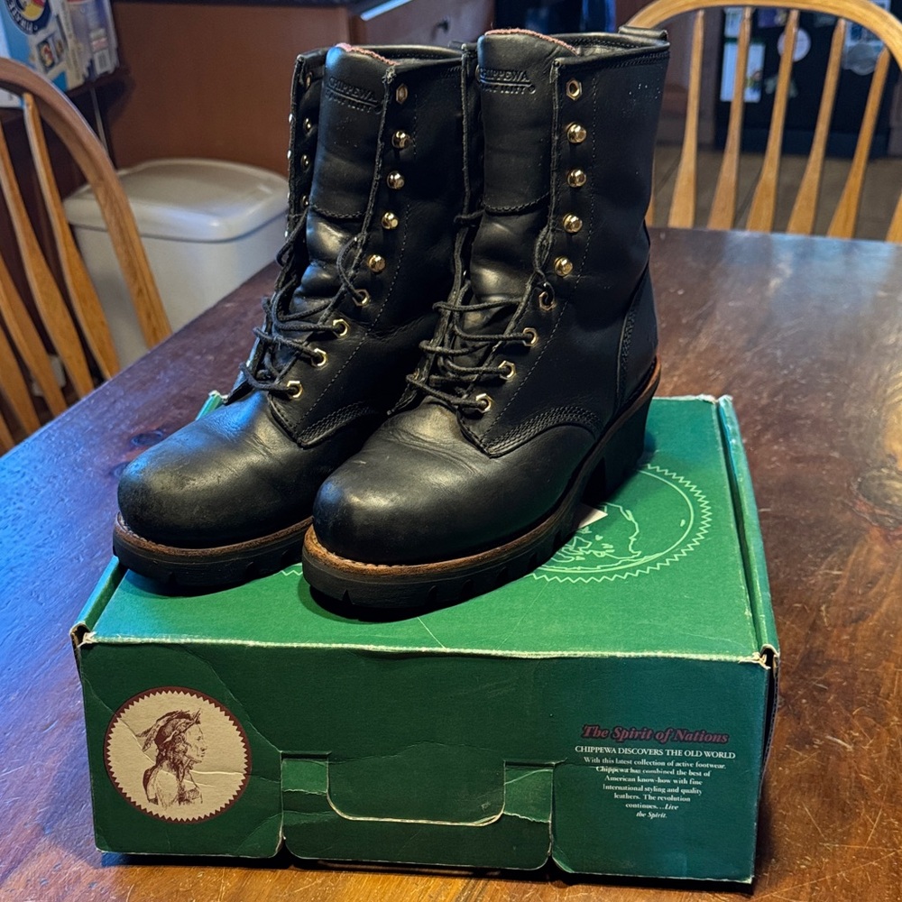 Chippewa Ladies Black Leather Oiled Insulated Loggers size 9.5 Medium